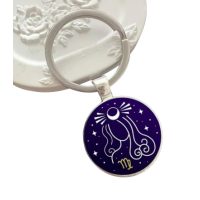 Kovový prívesok na kľúče - znamenie Panna