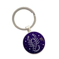 Kovový prívesok na kľúče - znamenie Štír